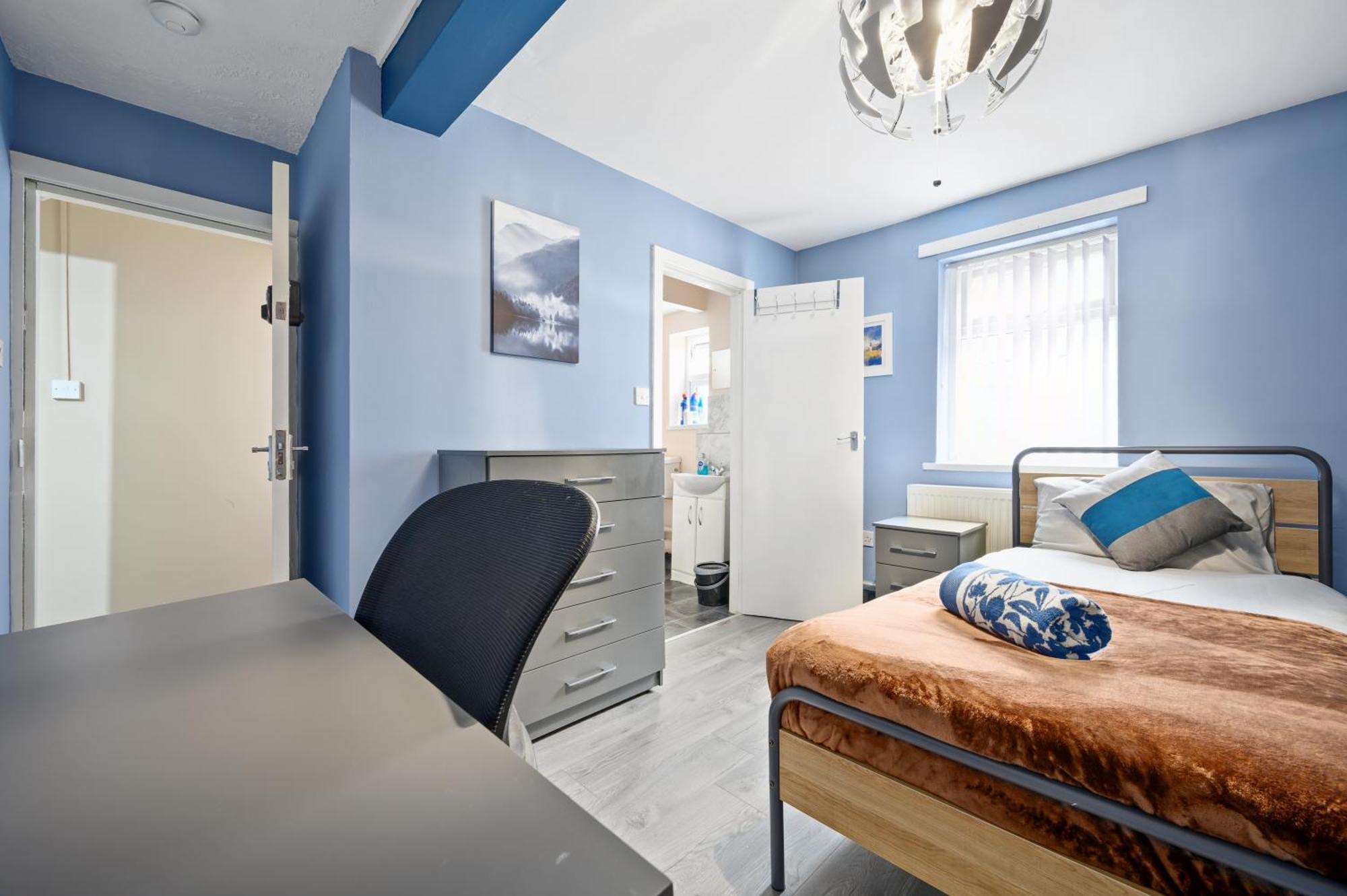 Private Retreat For 3 Near Centre Apartment *