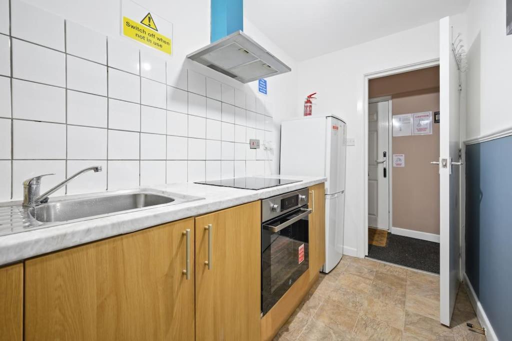 Private Retreat For 3 Near Centre Apartment